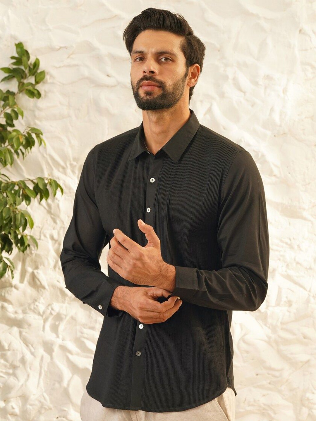 

JAYPORE Men Standard Solid Cotton Casual Shirt, Black