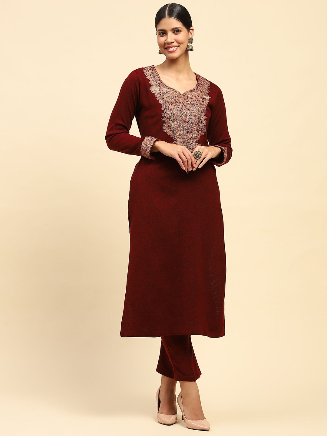

Me&I Sweetheart Neck Paisley Embroidered Thread Work Woollen Straight Kurta, Maroon