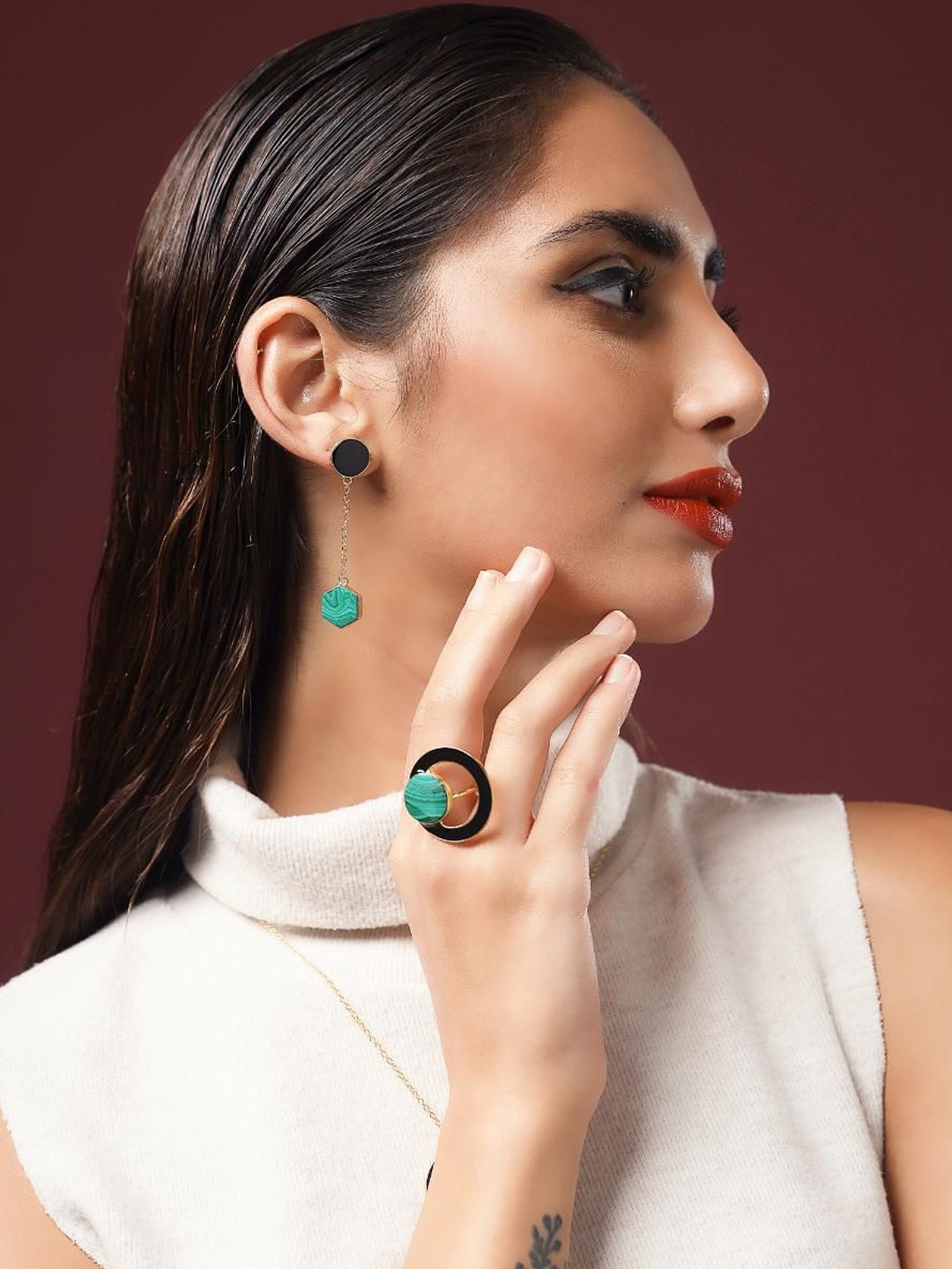 

Varnika Arora Gold-Plated Quartz Studded Finger Ring
