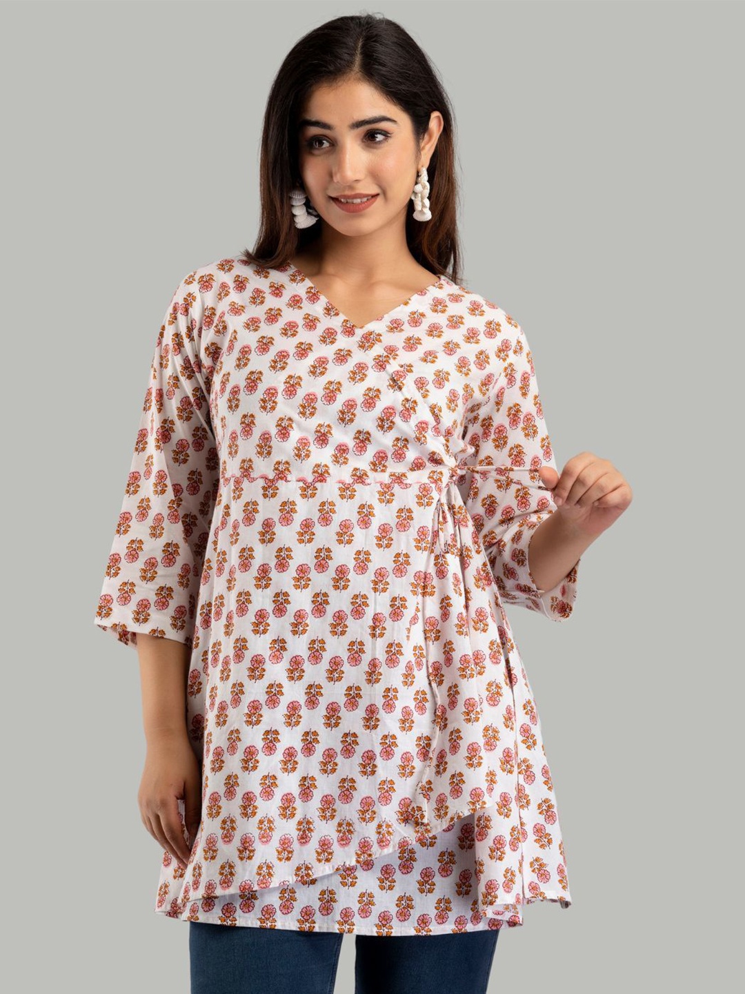 

FERANOID Women Floral Printed V-Neck Pure Cotton A-Line Kurti, White