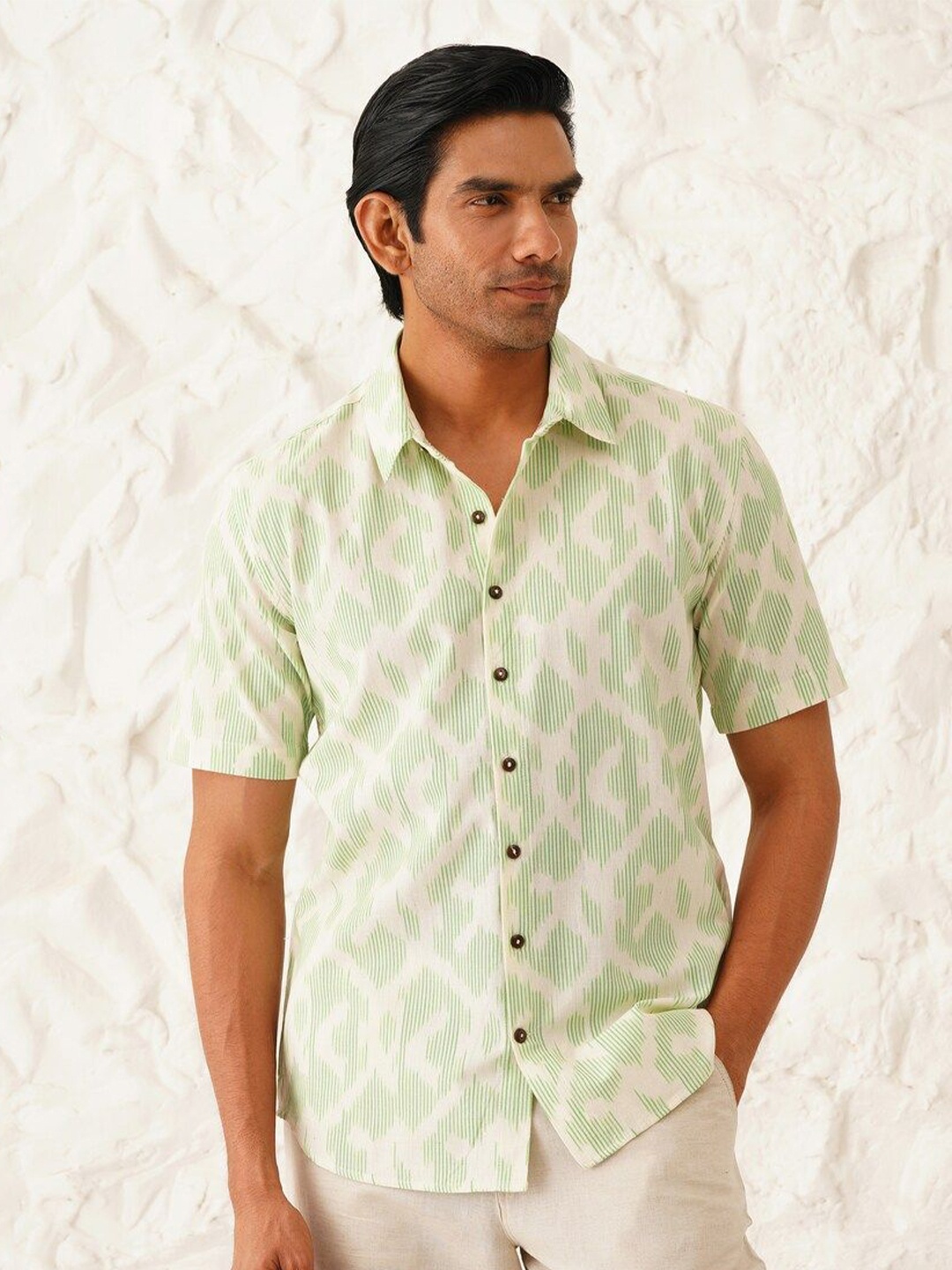 

JAYPORE Men Standard Abstract Printed Spread Collar Cotton Casual Shirt, Green