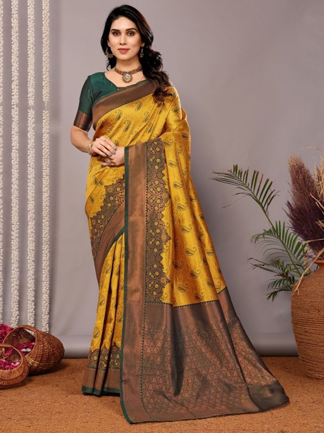 

RASVRITI Woven Design Zari Banarasi Saree, Yellow