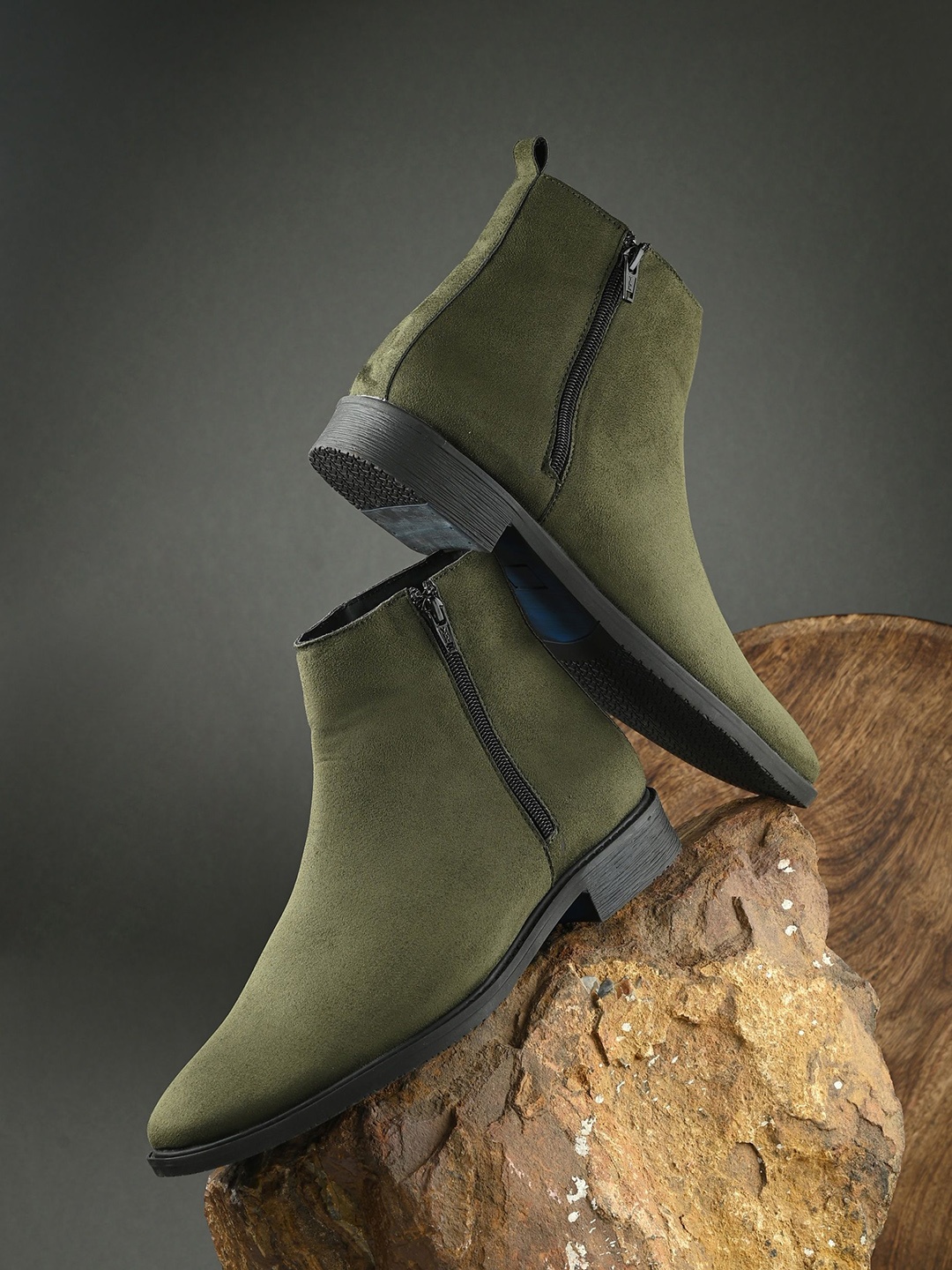

The Roadster Lifestyle Co Men Casual Slim Heel Chelsea Boots, Green