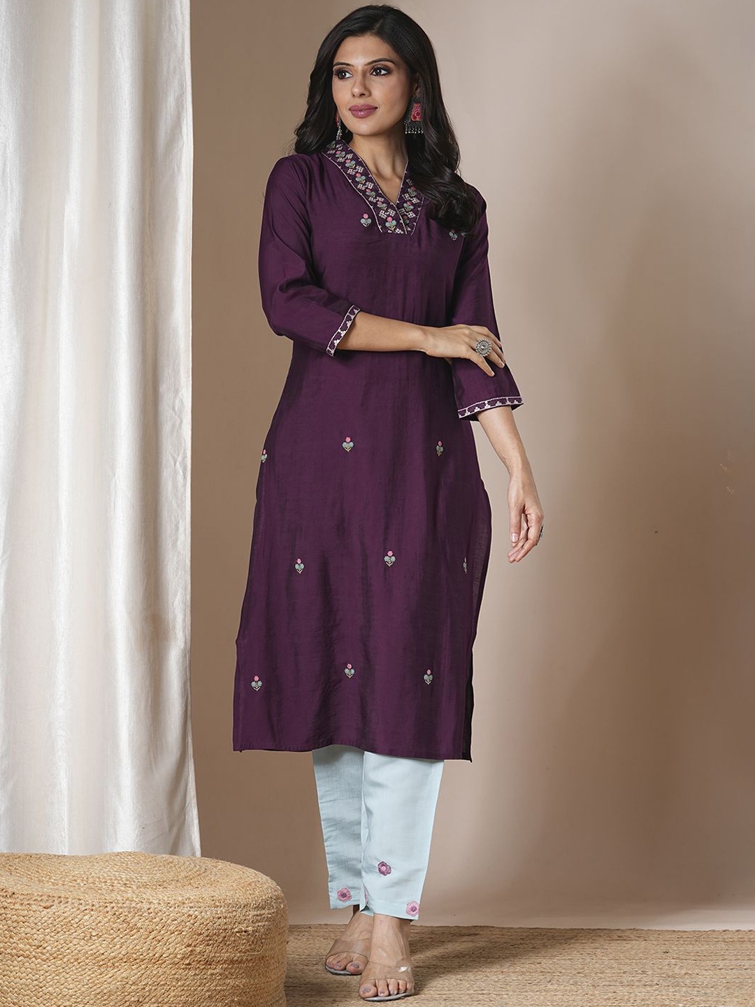 

FASHOR Ethnic Motifs Embroidered Sequinned Straight Kurta, Burgundy