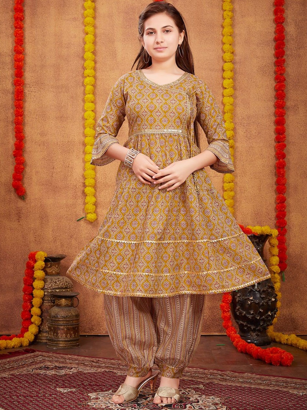 

Sangria Girls Floral Printed Pure Cotton Anarkali Kurta & Patiala Kurta Set, Mustard