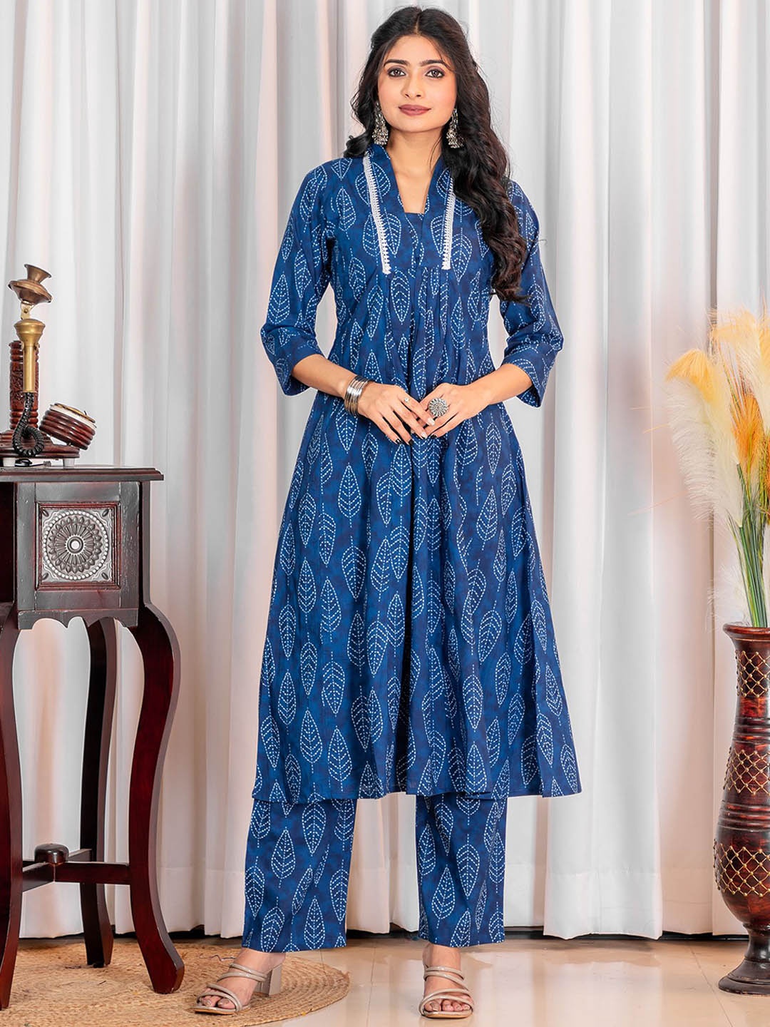 

MITTOO Bandhani Printed Pleated Pure Cotton Kurta with Trouser, Blue