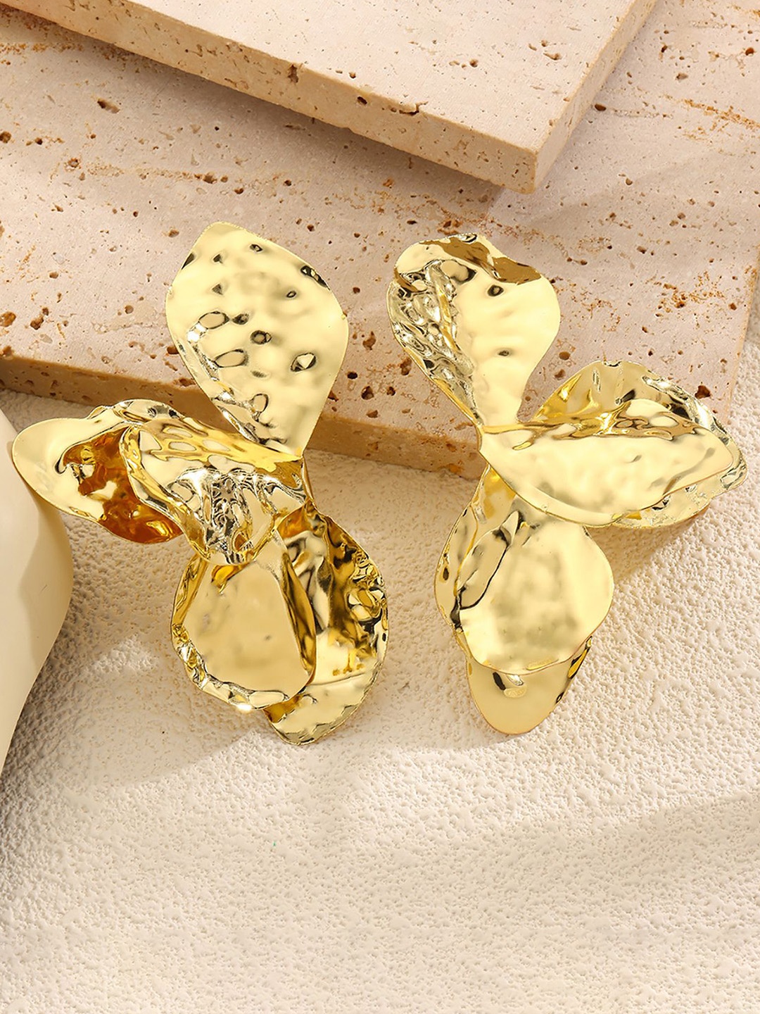 

StyleCast x Revolte Gold-Plated Leaf Shaped Studs