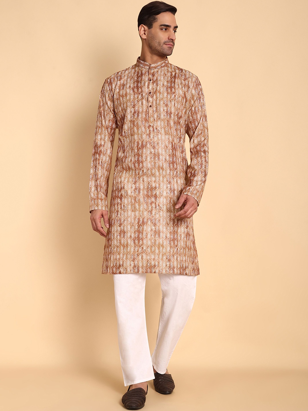 

Vardha Leaf Printed Mandarin Collar Cotton Straight Kurta, Coffee brown