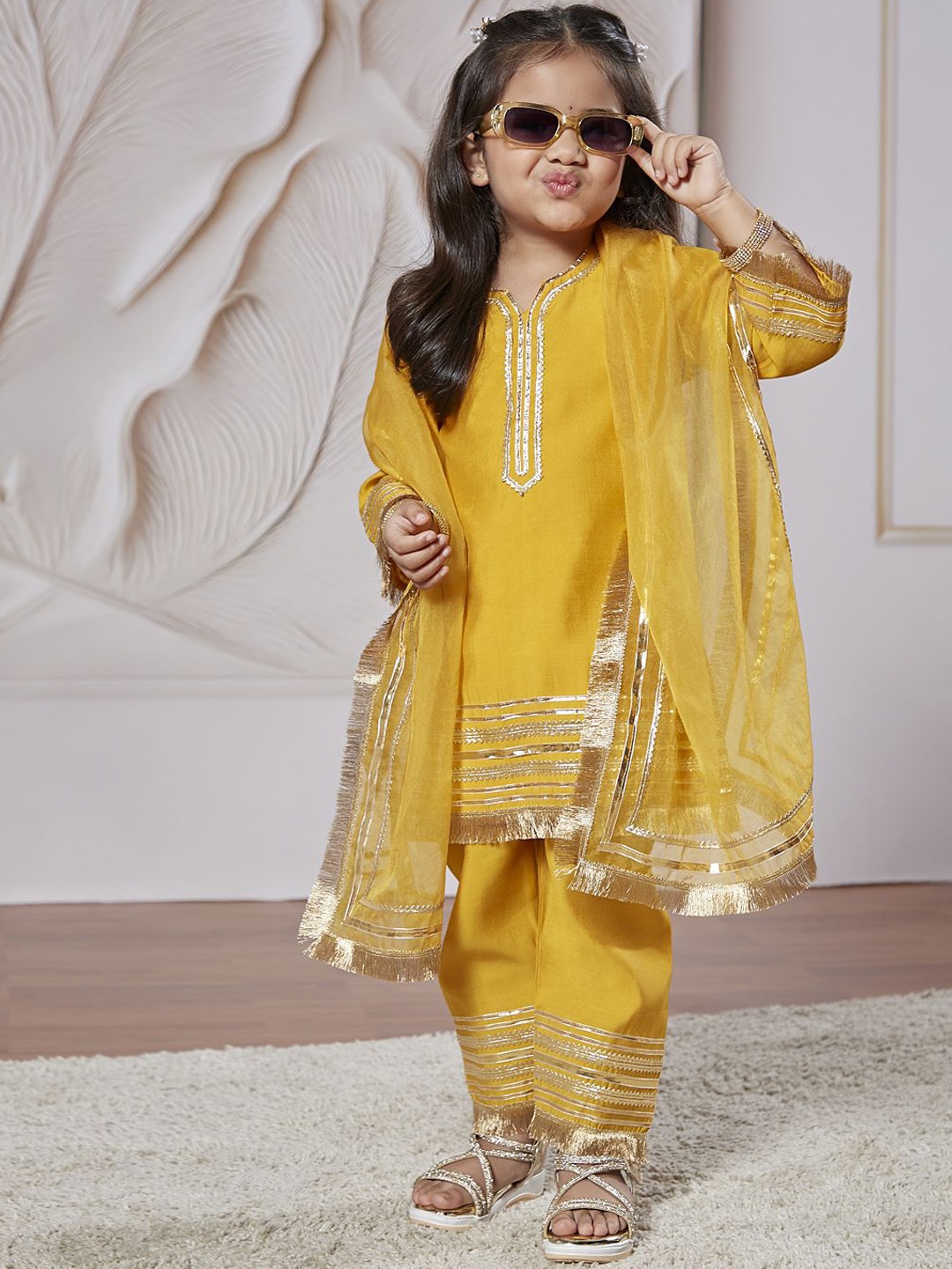 

VASTRAMAY Girls Yoke Design Gotta Patti Straight Kurta with Pyjamas & With Dupatta, Yellow