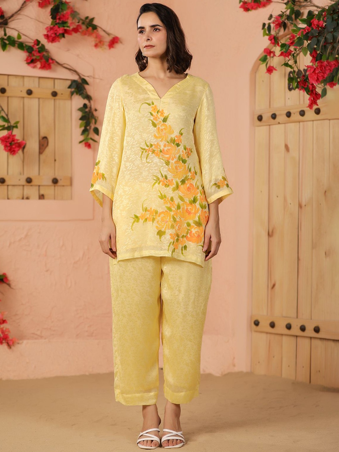 

Geroo Luxe Floral Printed Tunic With Trouser, Yellow
