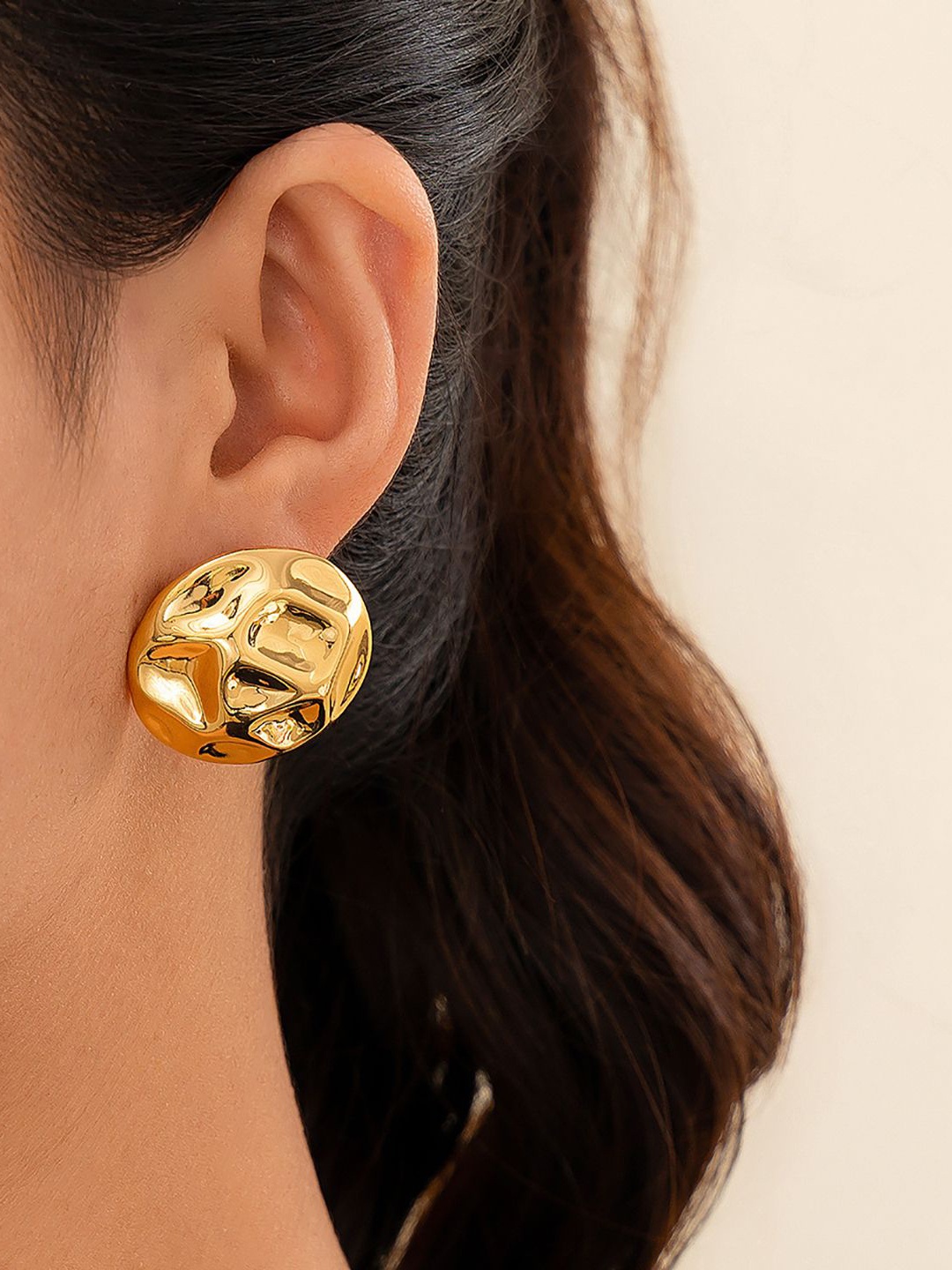 

StyleCast x Revolte Gold-Plated Oval Studs Earrings