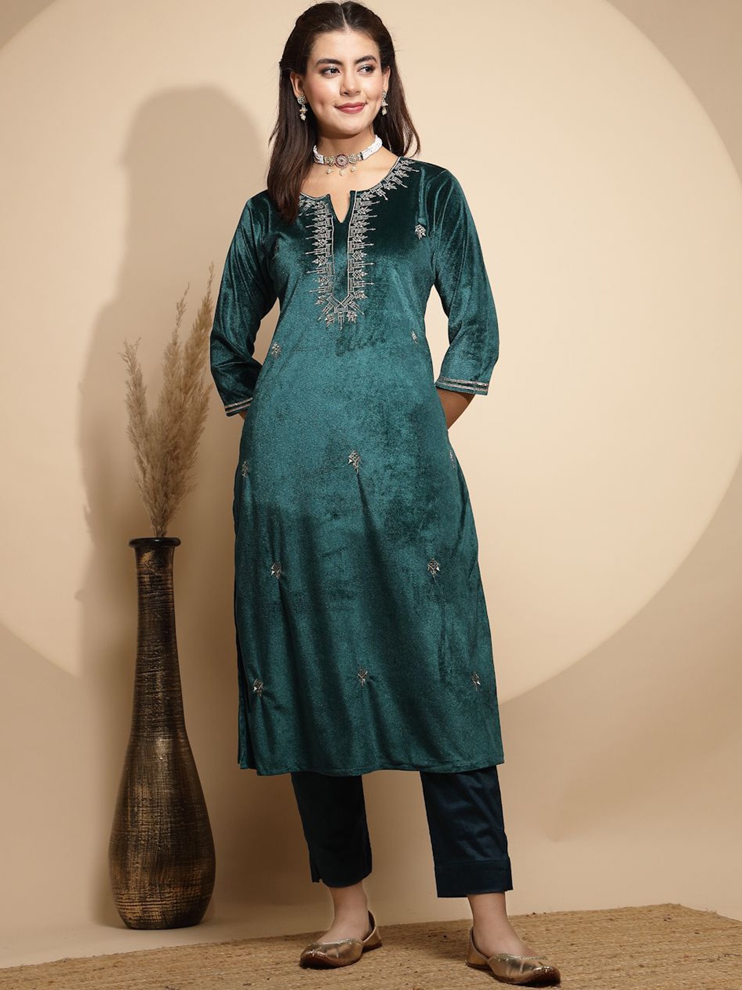 

Me&I Ethnic Motifs Embroidered Thread Work Velvet Straight Kurta, Green