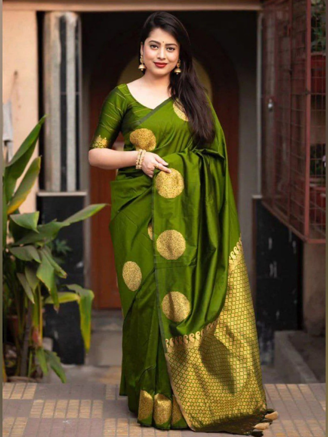 

Fashion Booms Woven Design Zari Pure Silk Banarasi Saree, Green