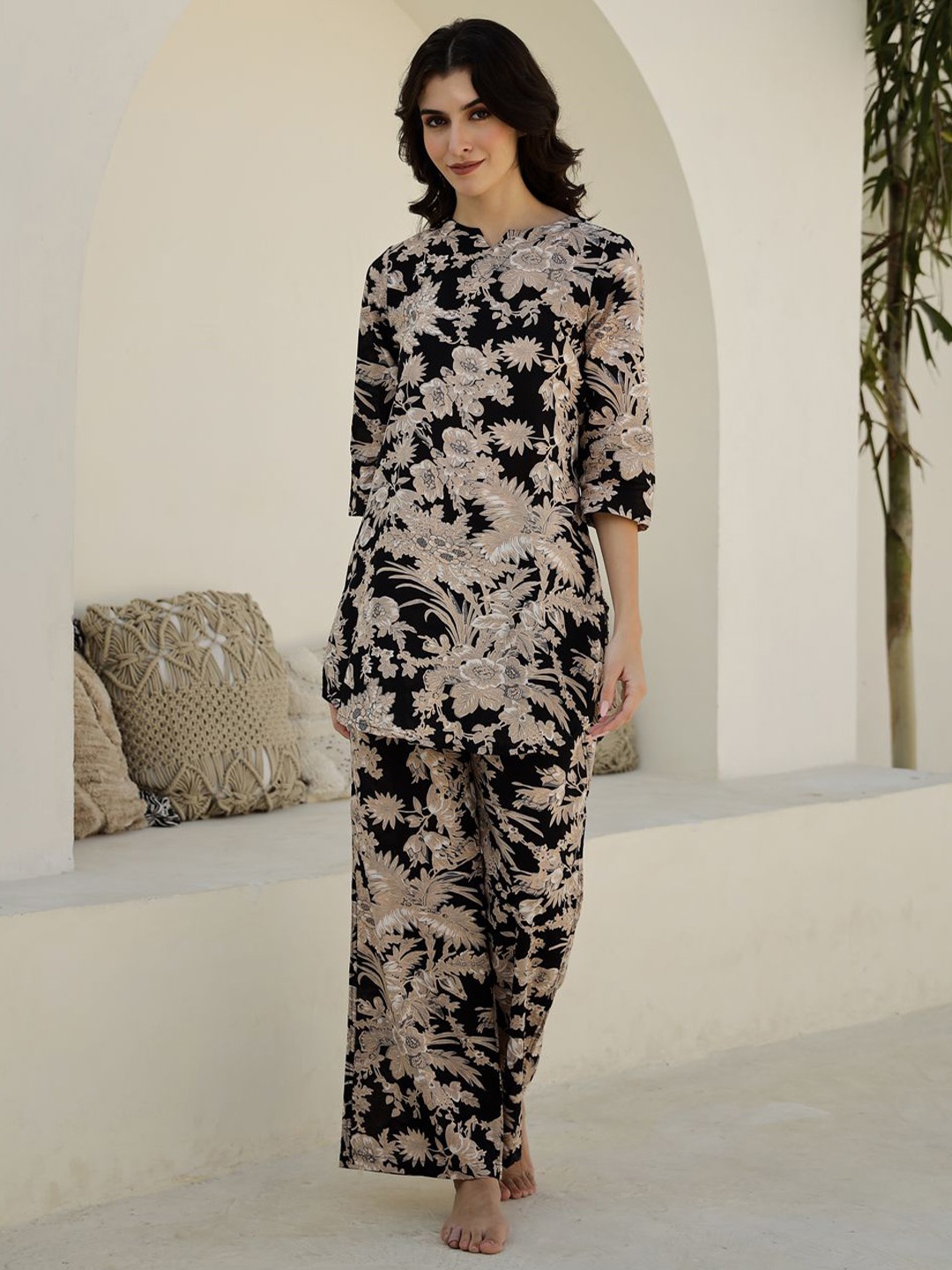 

SANSKRUTIHOMES Women Floral Printed Pure Cotton Night suit, Black