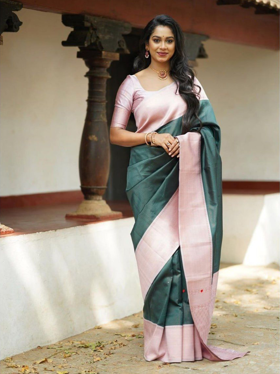 

Fashion Booms Woven Design Zari Pure Silk Banarasi Saree, Green