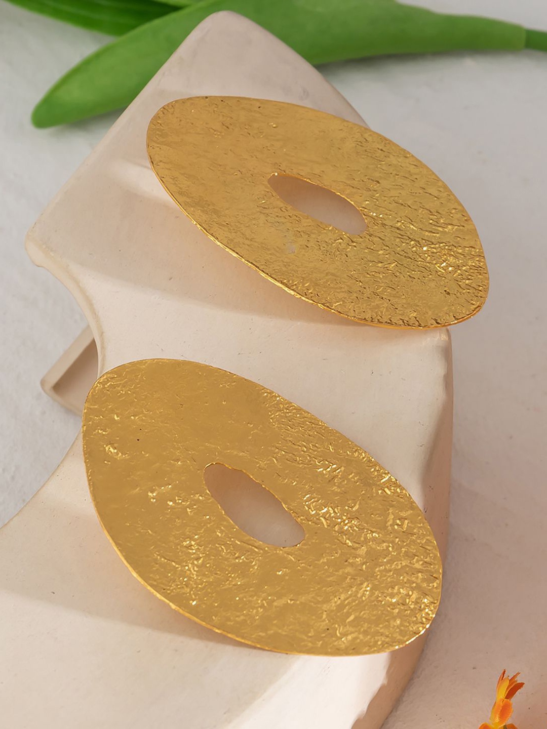 

StyleCast x Revolte Gold-Plated Oval Chunky Drop Earrings