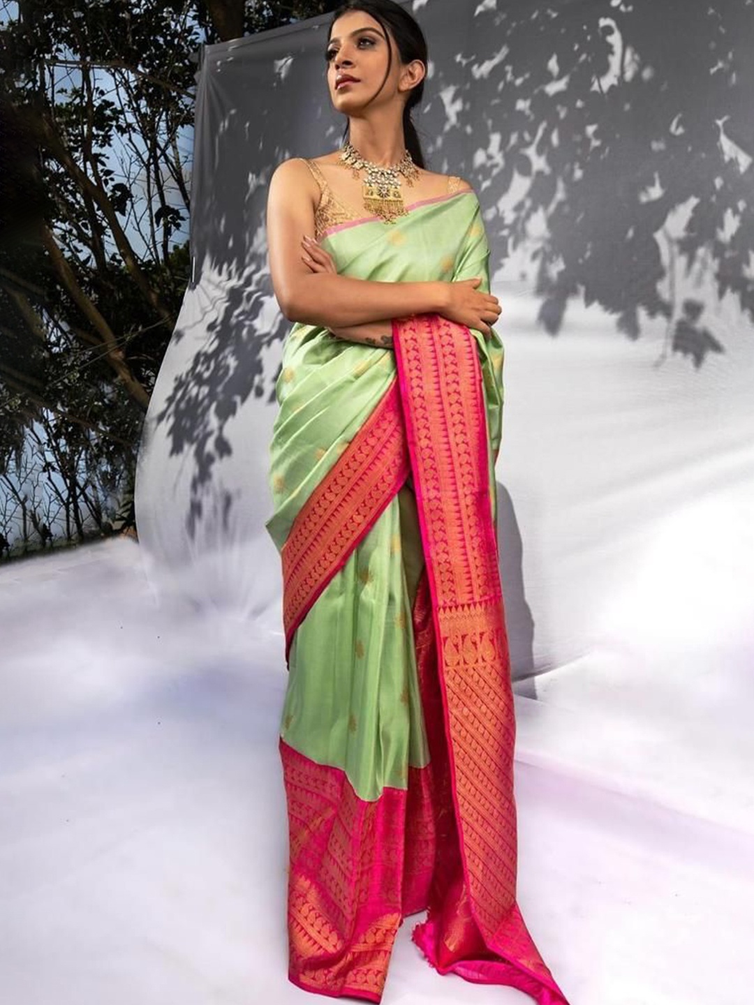 

Fashion Booms Woven Design Zari Pure Silk Banarasi Saree, Green