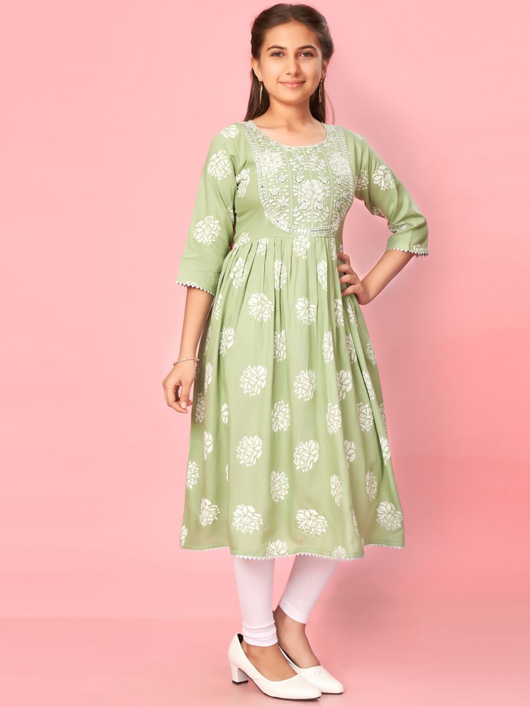 

Sangria Girls Floral Printed Cotton A-Line Kurta With Leggings, Green