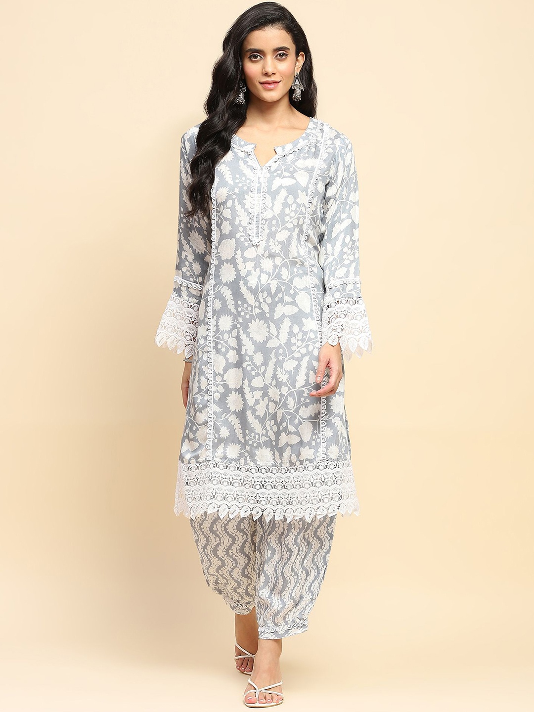 

Me&I Floral Printed Panelled Straight Kurta with Salwar, Grey