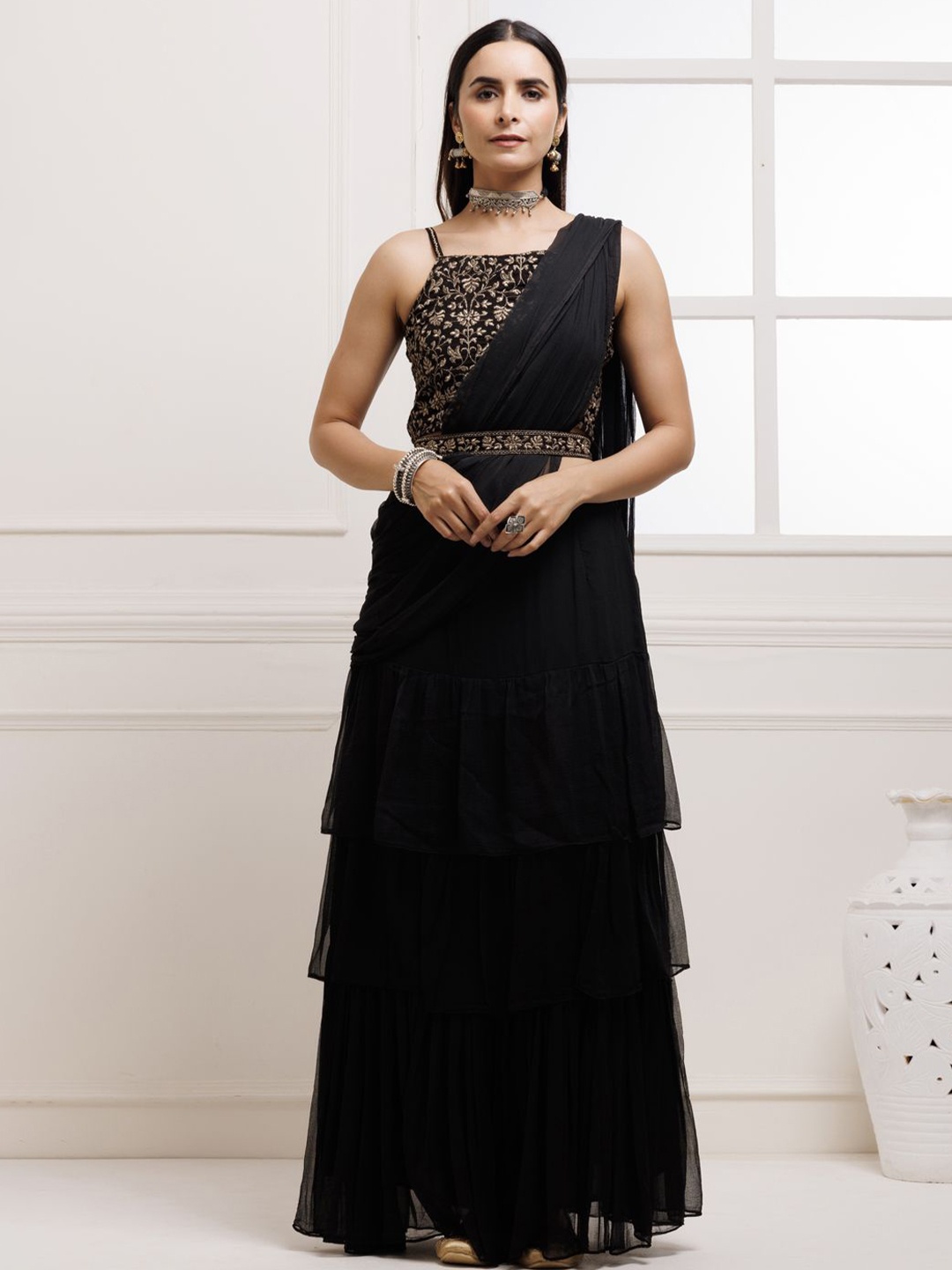 

Geroo Luxe Ready to Wear Saree with Stitched Blouse, Black