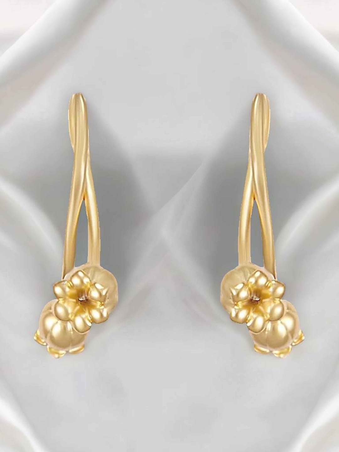 

Yinara Gold Plated Floral Shaped Drop Earrings