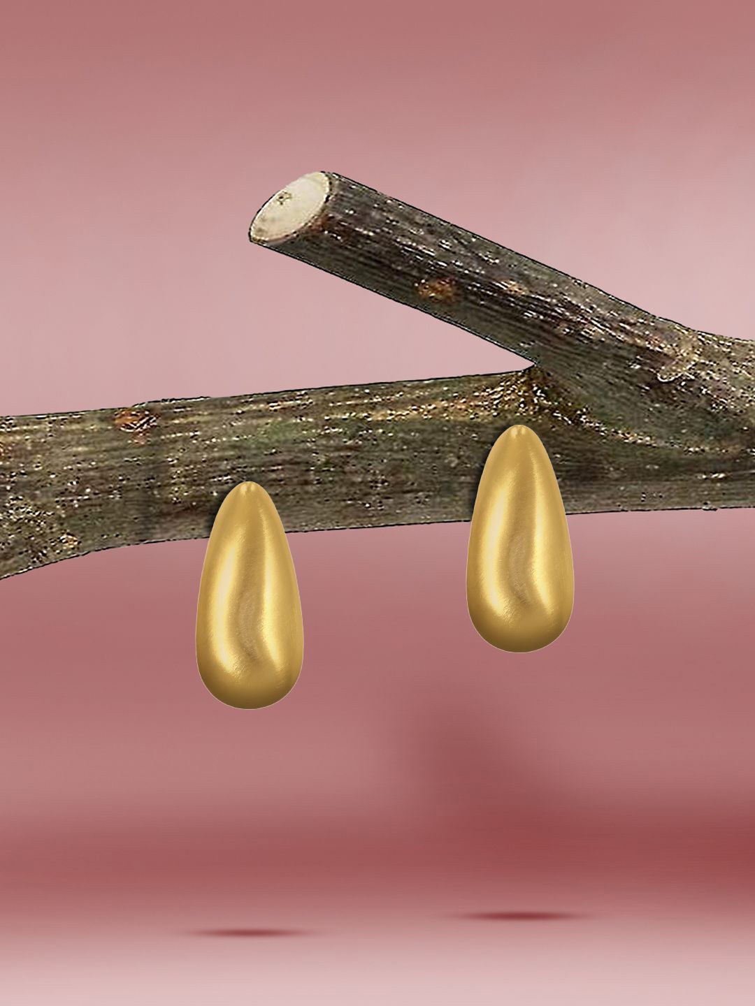 

Yinara Gold-Plated Teardrop Shaped Studs