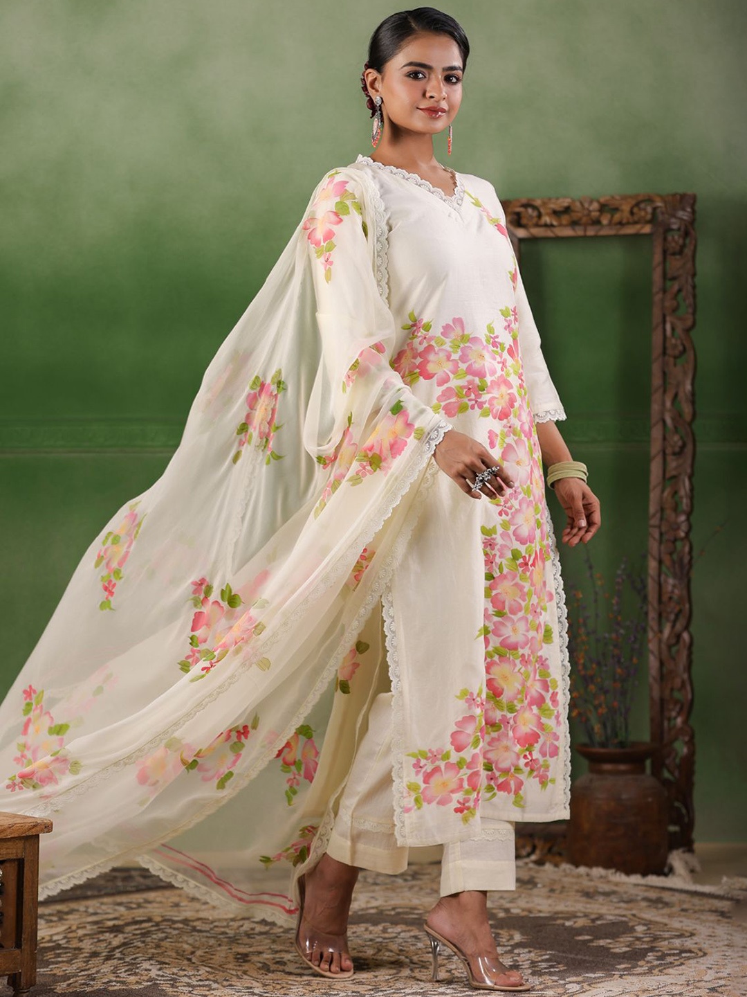 

Geroo Luxe Floral Printed Chanderi Cotton Straight Kurta With Trouser & Dupatta, White