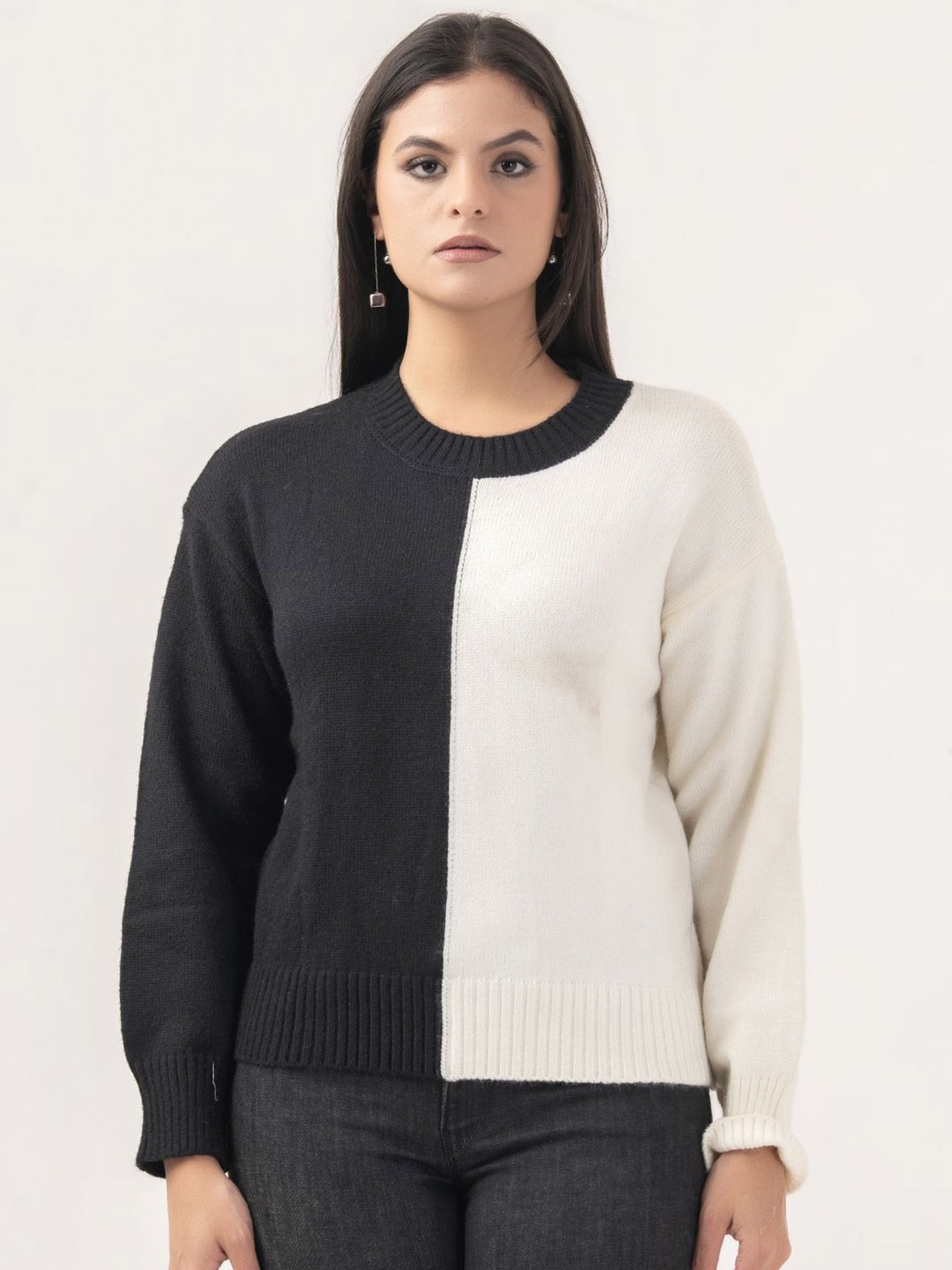 

Albion By CnM Women Colourblocked Long Sleeves Pullover, Black