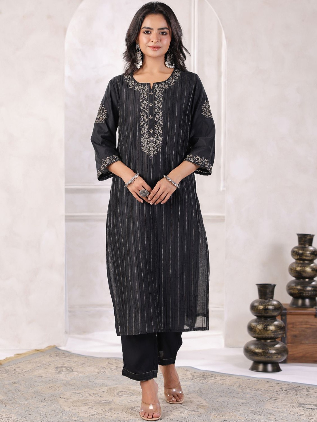 

Geroo Luxe Floral Embroidered Chanderi Cotton Straight Kurta With Trouser, Black