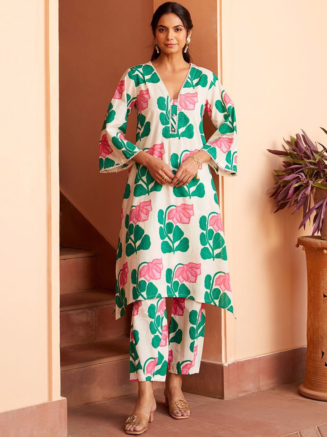 

KALINI Floral Printed Straight Kurta With Palazzos, White