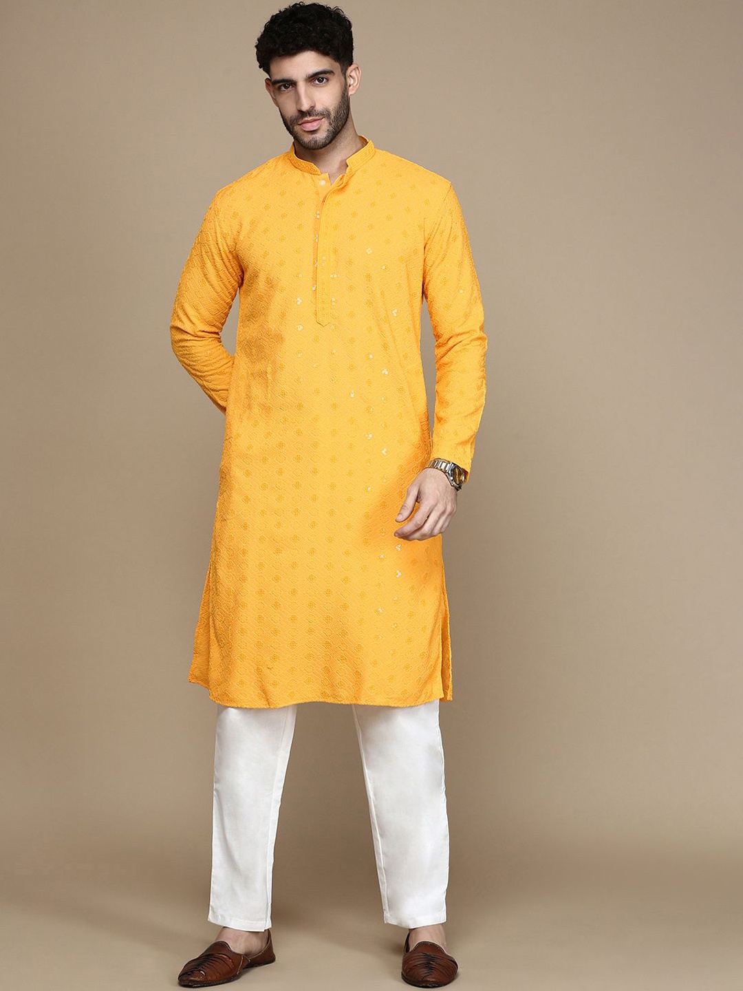

Rishika Geometric Embroidered Mandarin Collar Long Sleeves Sequinned Straight Kurta, Yellow