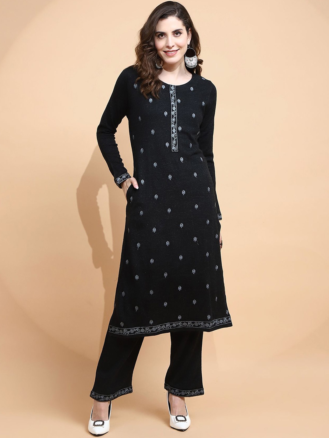 

Me&I Ethnic Motifs Embroidered Thread Work Straight Kurta with Trousers, Black