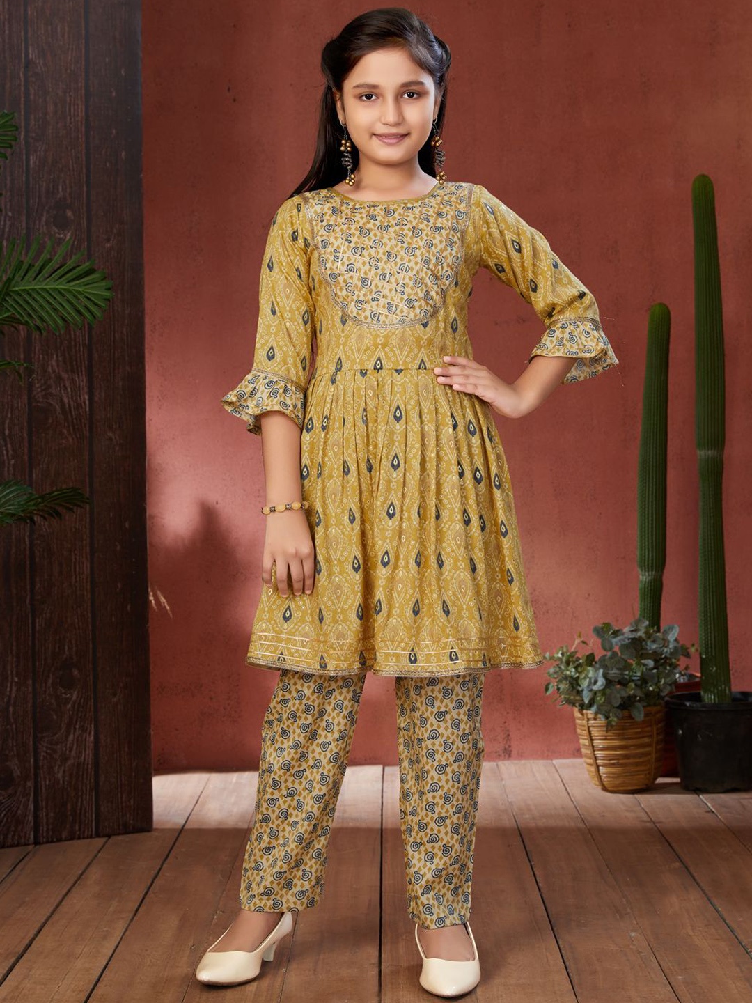 

Sangria Girls Floral Printed Gotta Patti Anarkali Kurta With Trousers, Mustard