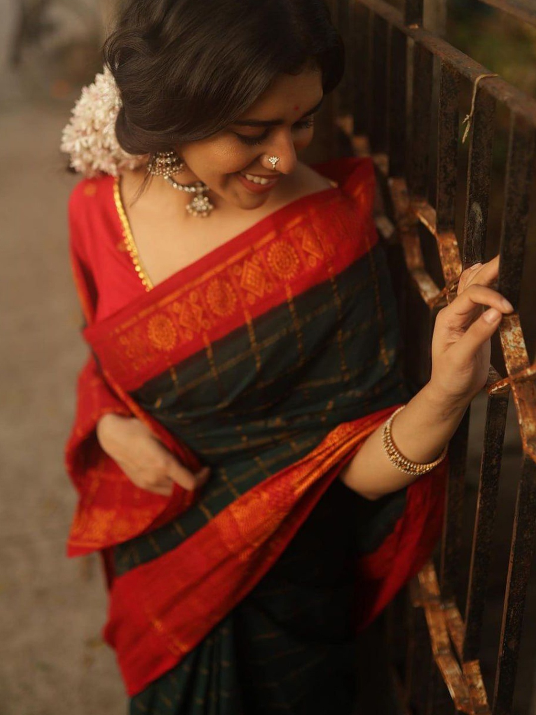 

Fashion Booms Checked Zari Pure Silk Banarasi Saree, Black