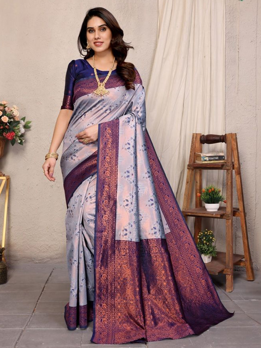 

RASVRITI Woven Design Zari Banarasi Saree, Grey