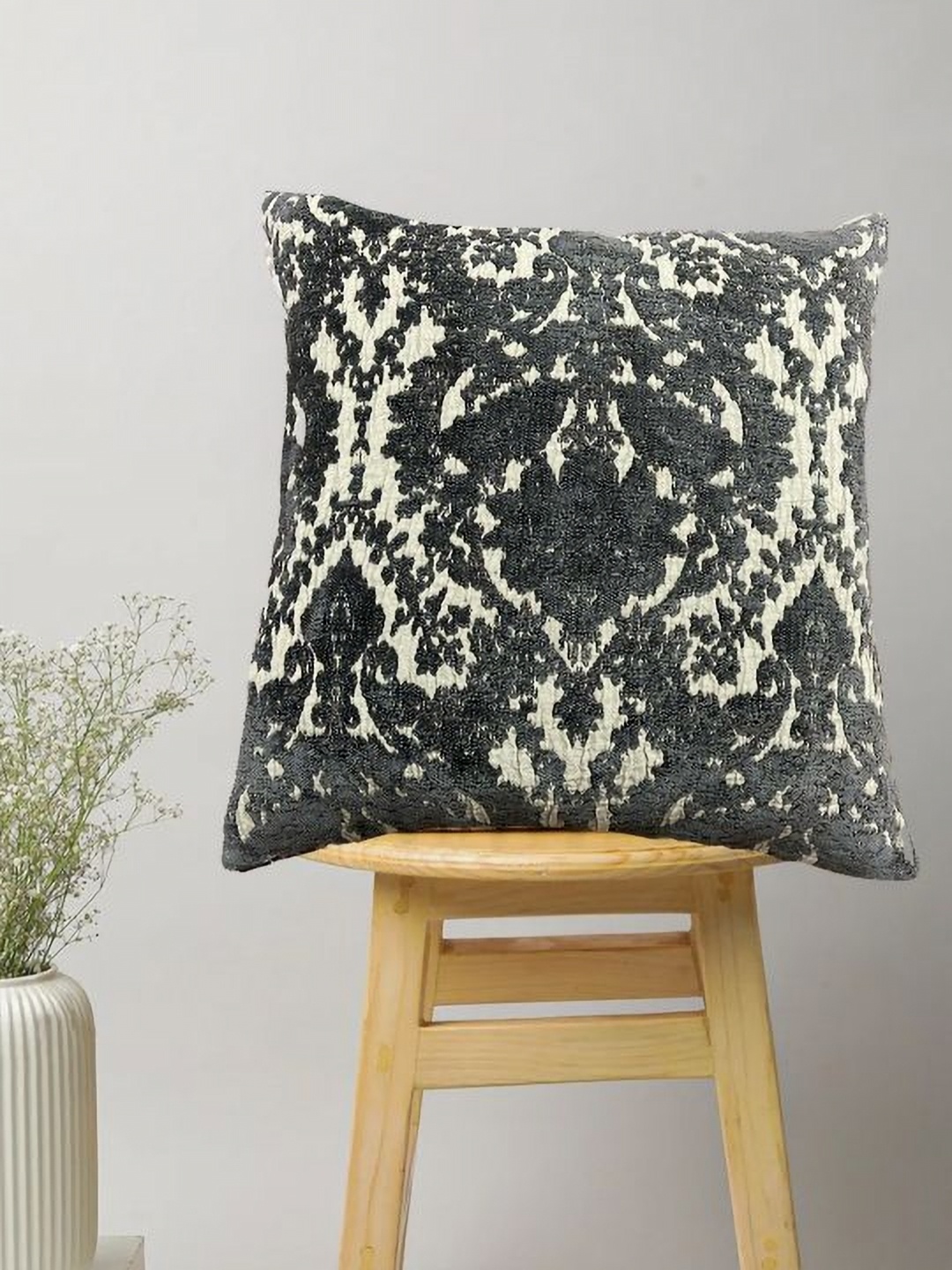 

SAJAVAT Cream-Coloured & Black Abstract Cotton Square Cushion Cover
