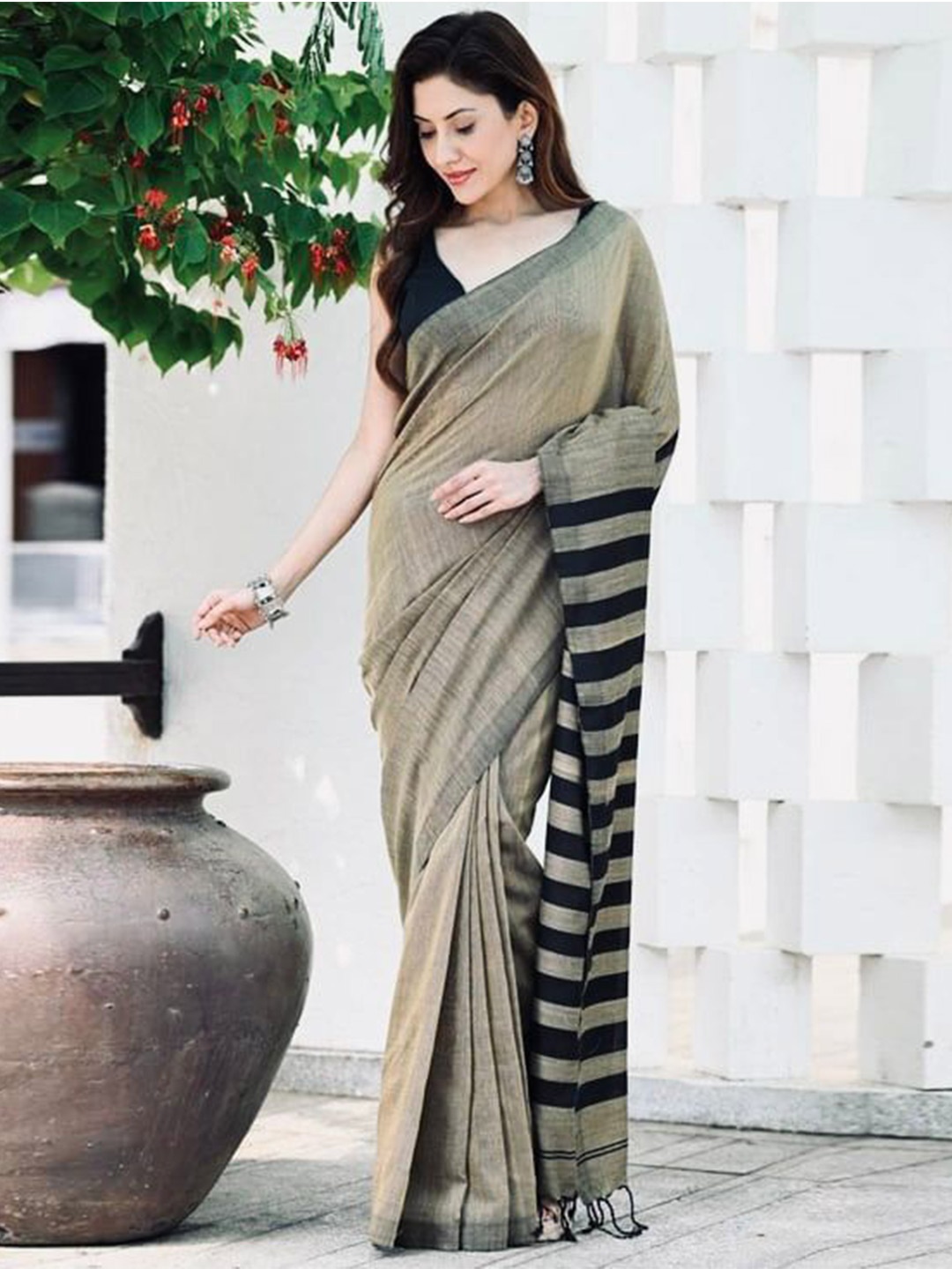 

Visit Wear Pure Silk Banarasi Saree, Grey
