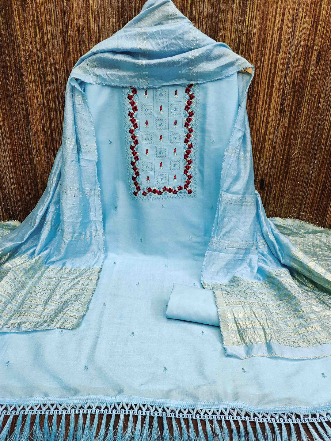 

Maroosh Floral Embroidered Unstitched Dress Material, Turquoise blue