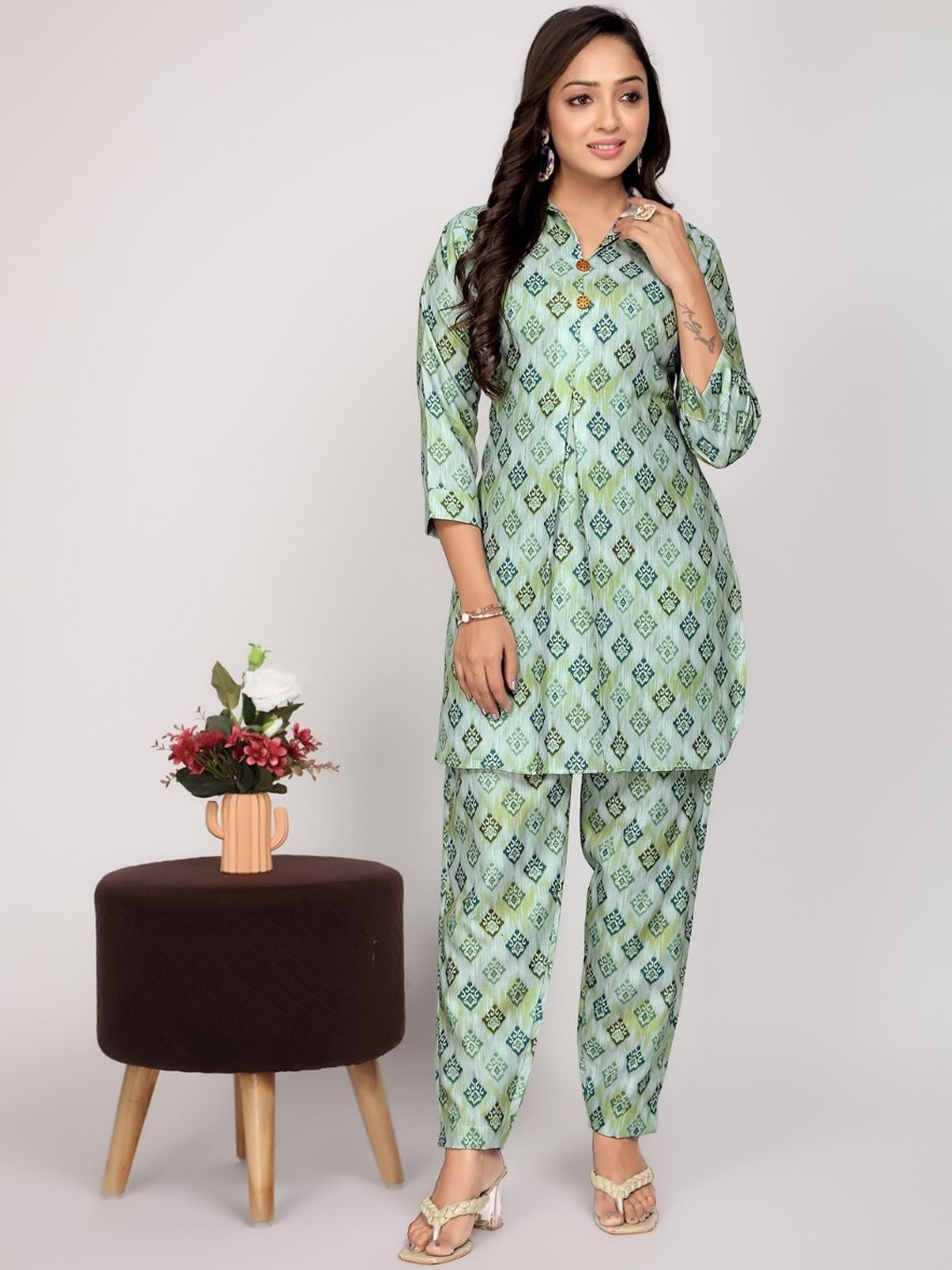 

NIJANAND TEXTILE Shirt Collar Printed Pure Cotton Top With Trouser, Green