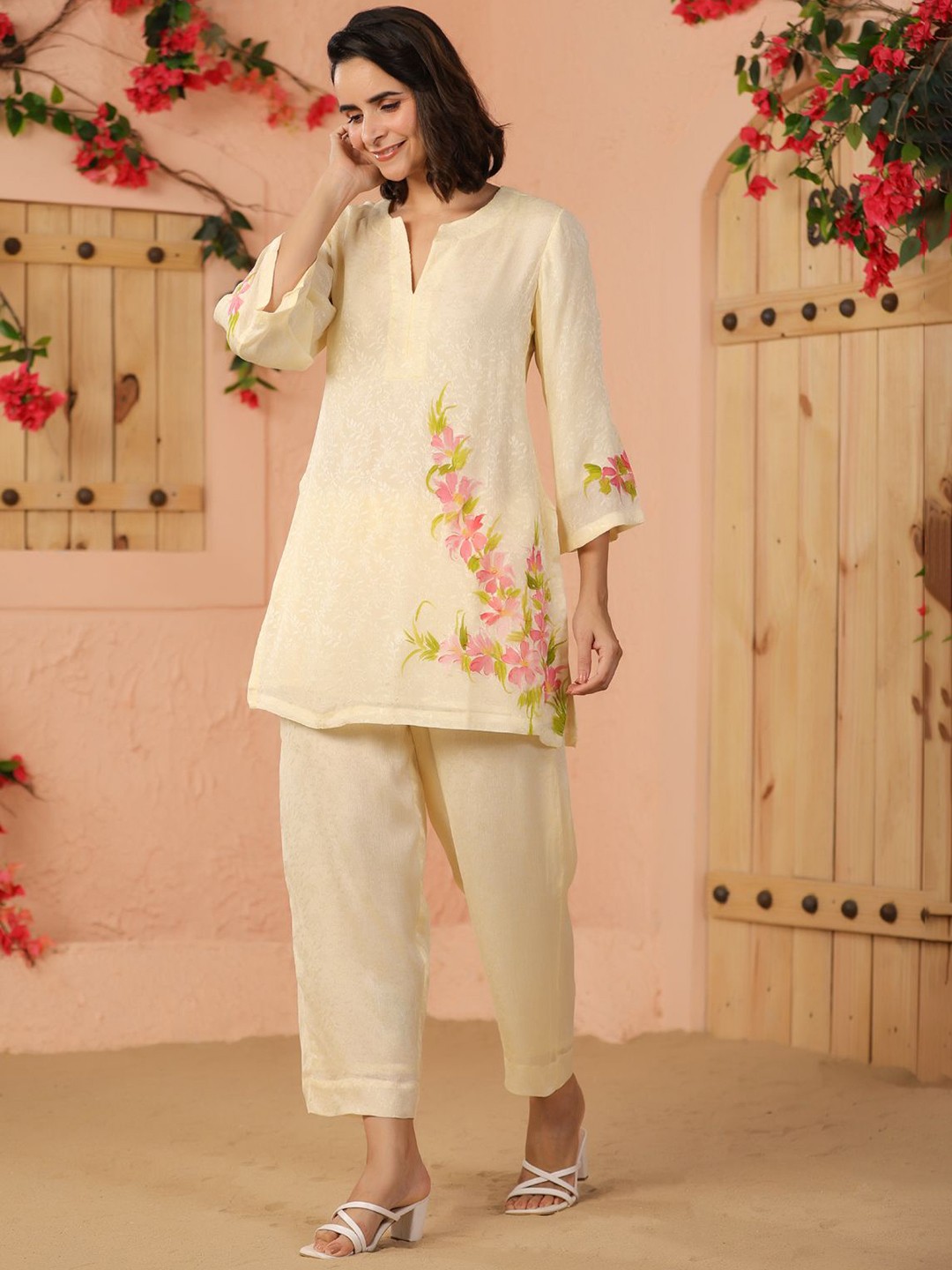 

Geroo Luxe Floral Printed V-Neck Tunic With Trouser, Off white