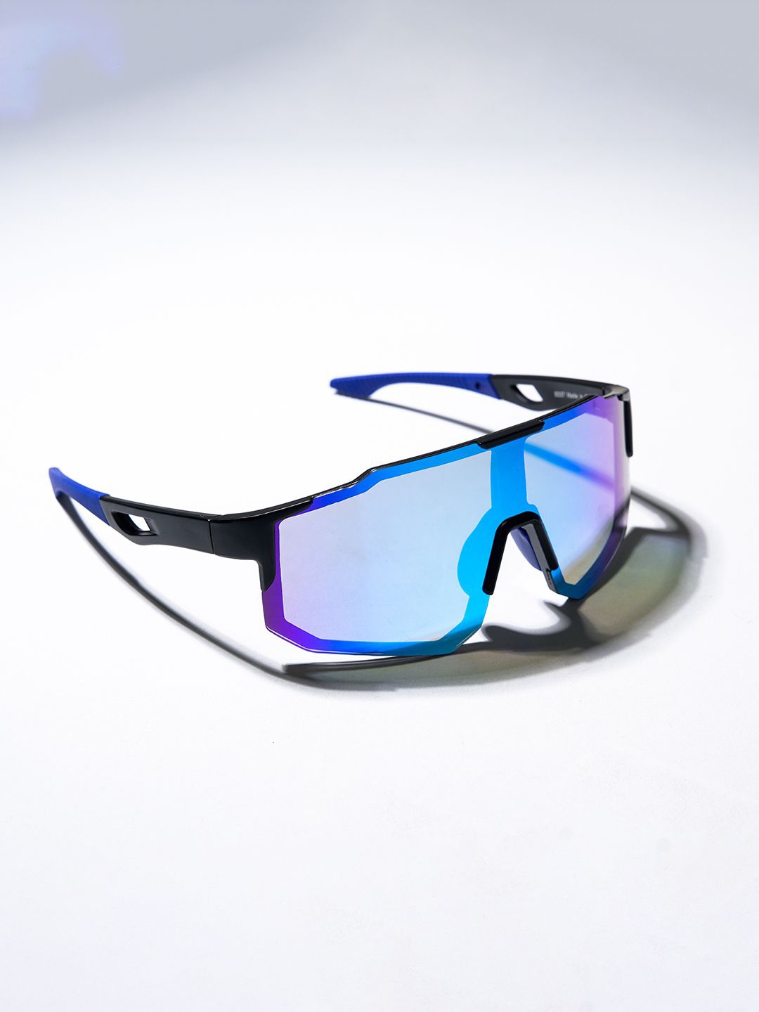 

CHOKORE Unisex Sports Sunglasses with Polarised and UV Protected Lens, Blue
