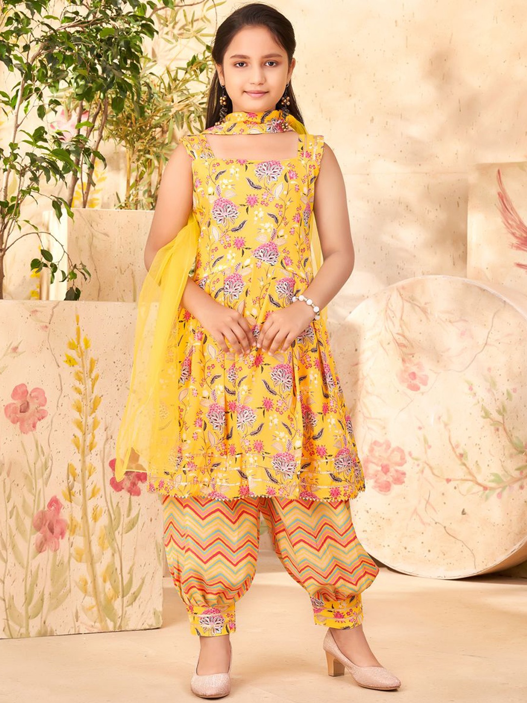 

Sangria Girls Yellow Floral Printed Square Neck Sleeves Anarkali Kurta & Patiala & Dupatta