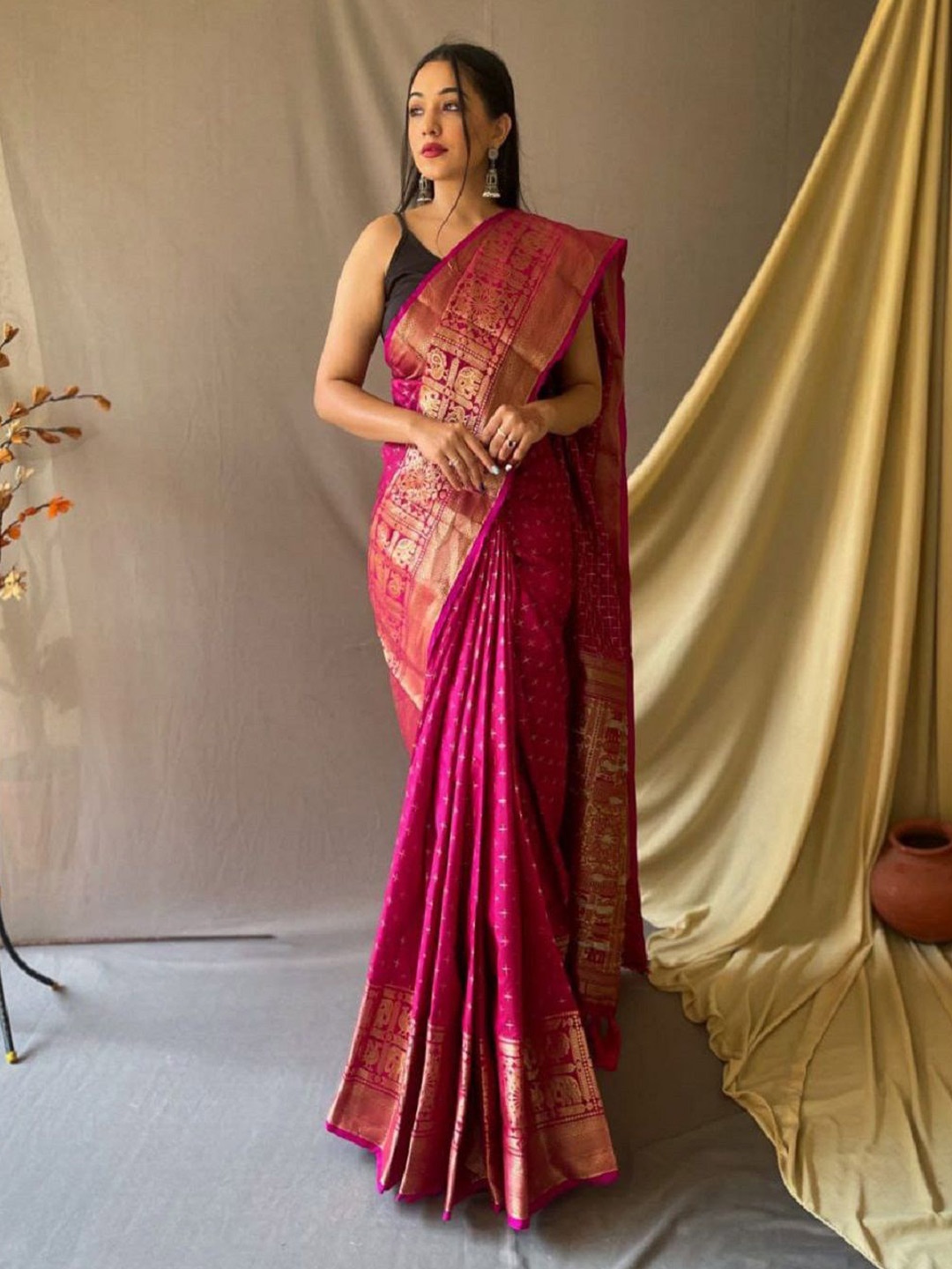 

LEOSAGI Woven Design Zari Pure Silk Kanjeevaram Saree, Pink