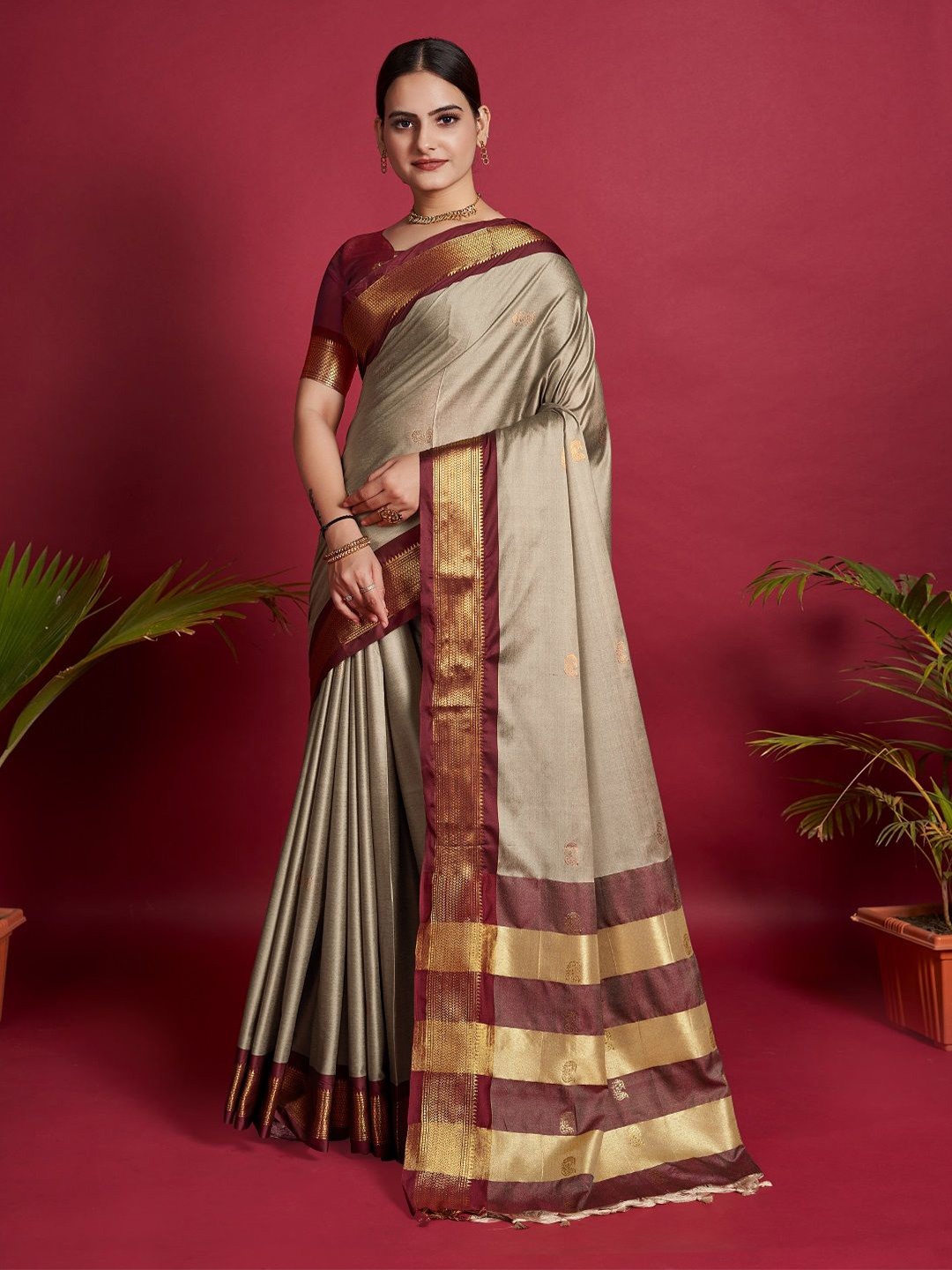 

LEOSAGI Woven Design Zari Pure Silk Kanjeevaram Saree, Beige