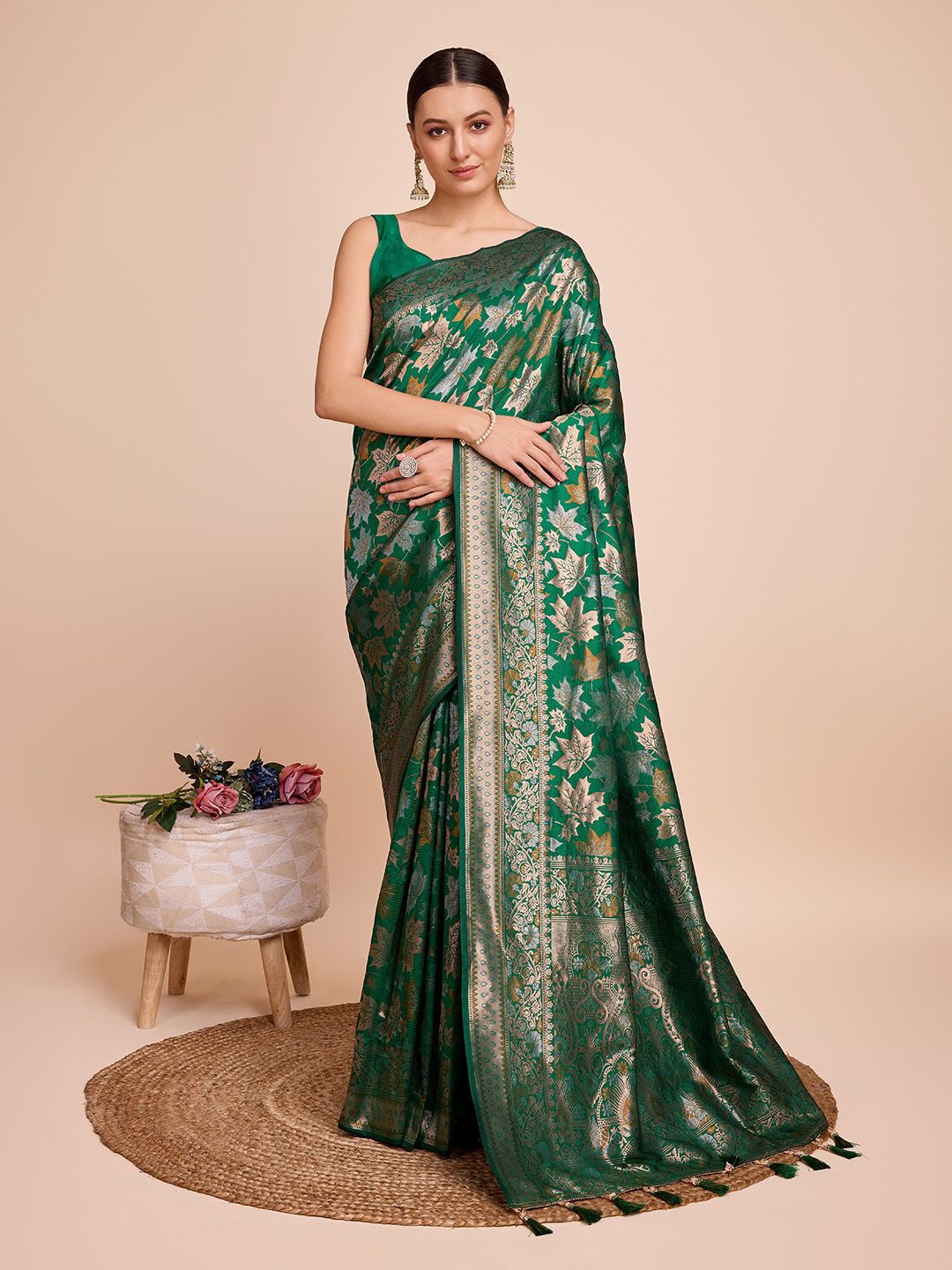 

LEOSAGI Woven Design Zari Pure Silk Saree, Green