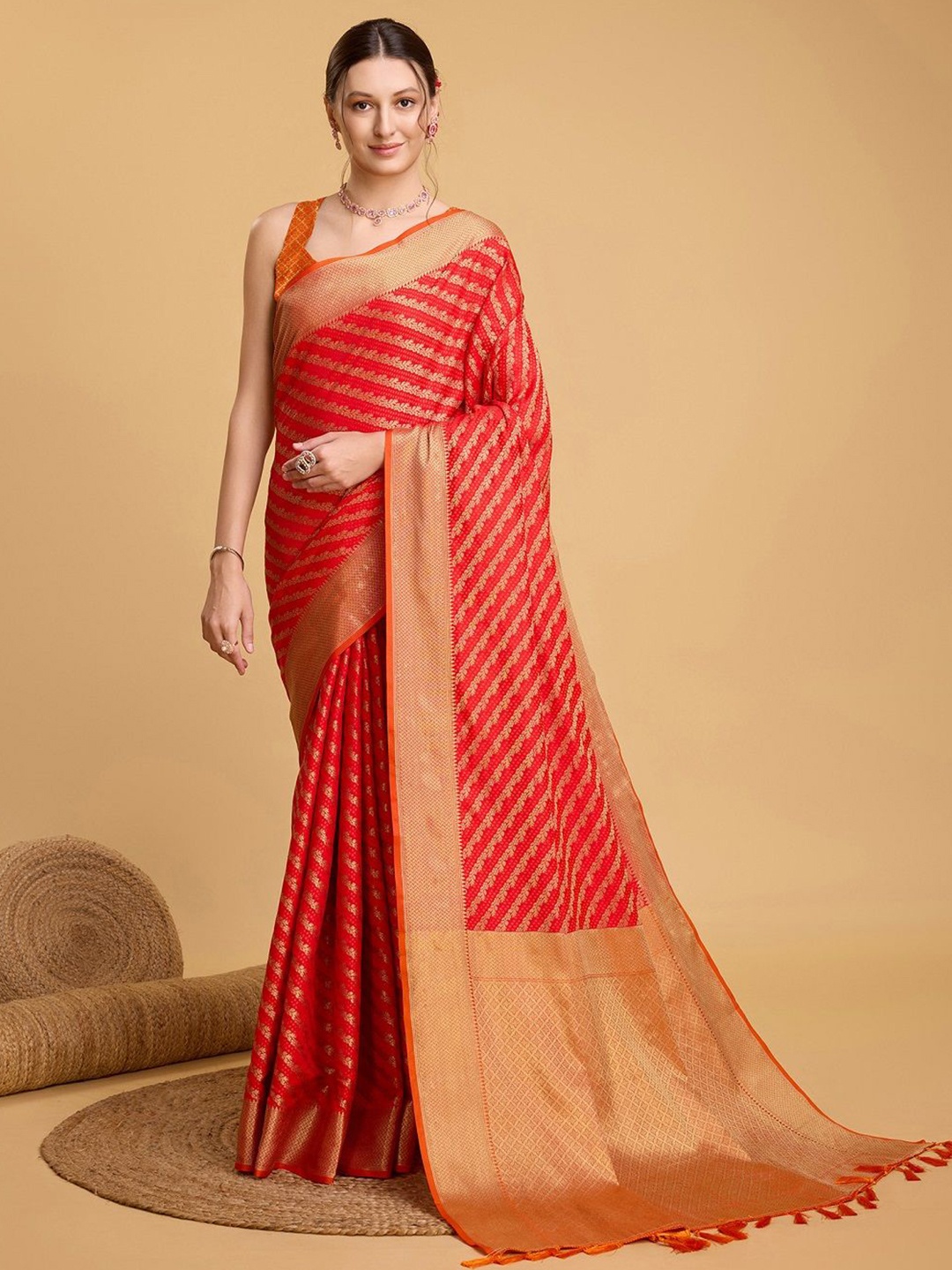 

LEOSAGI Embellished Zari Pure Silk Leheriya Saree, Red