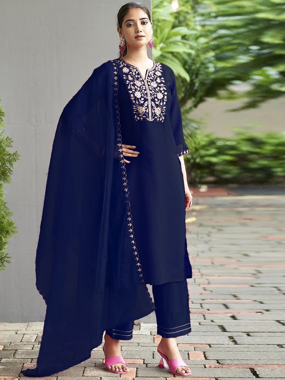 

TITANIUM SILK INDUSTRIES PVT. LTD. Floral Embroidered Kurta With Trouser With Dupatta, Navy blue