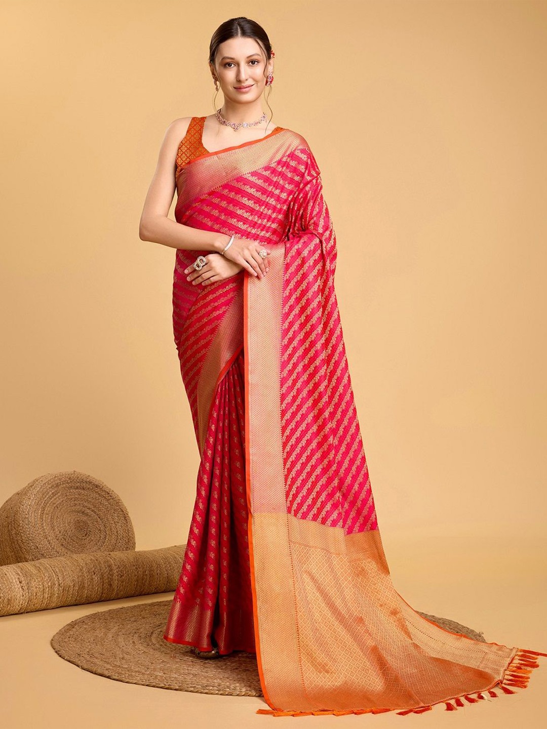 

LEOSAGI Woven Design Zari Pure Silk Leheriya Saree, Pink