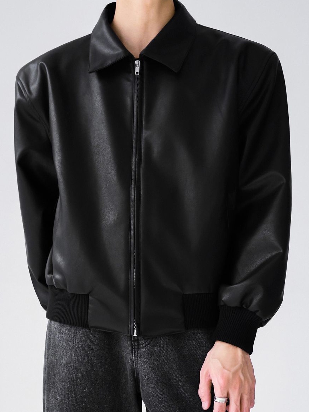 

HERE&NOW Men Spread Collar Solid Leather Casual Leather Jacket, Black