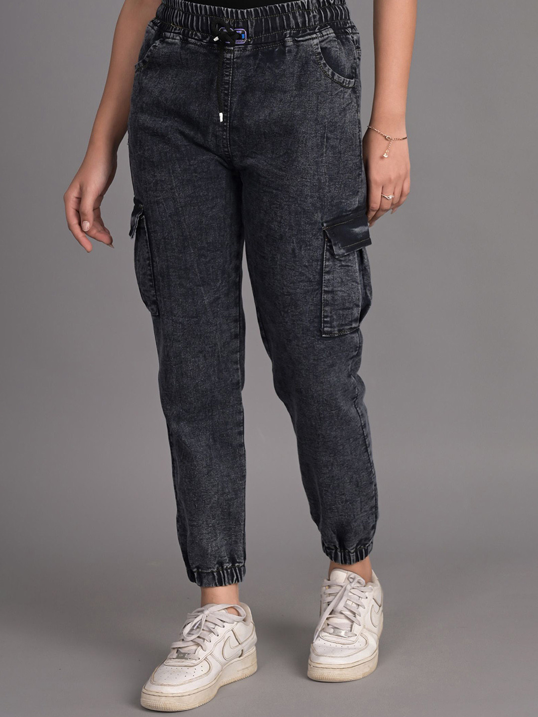 

Selvo Women Jogger Light Fade Stretchable Jeans, Black